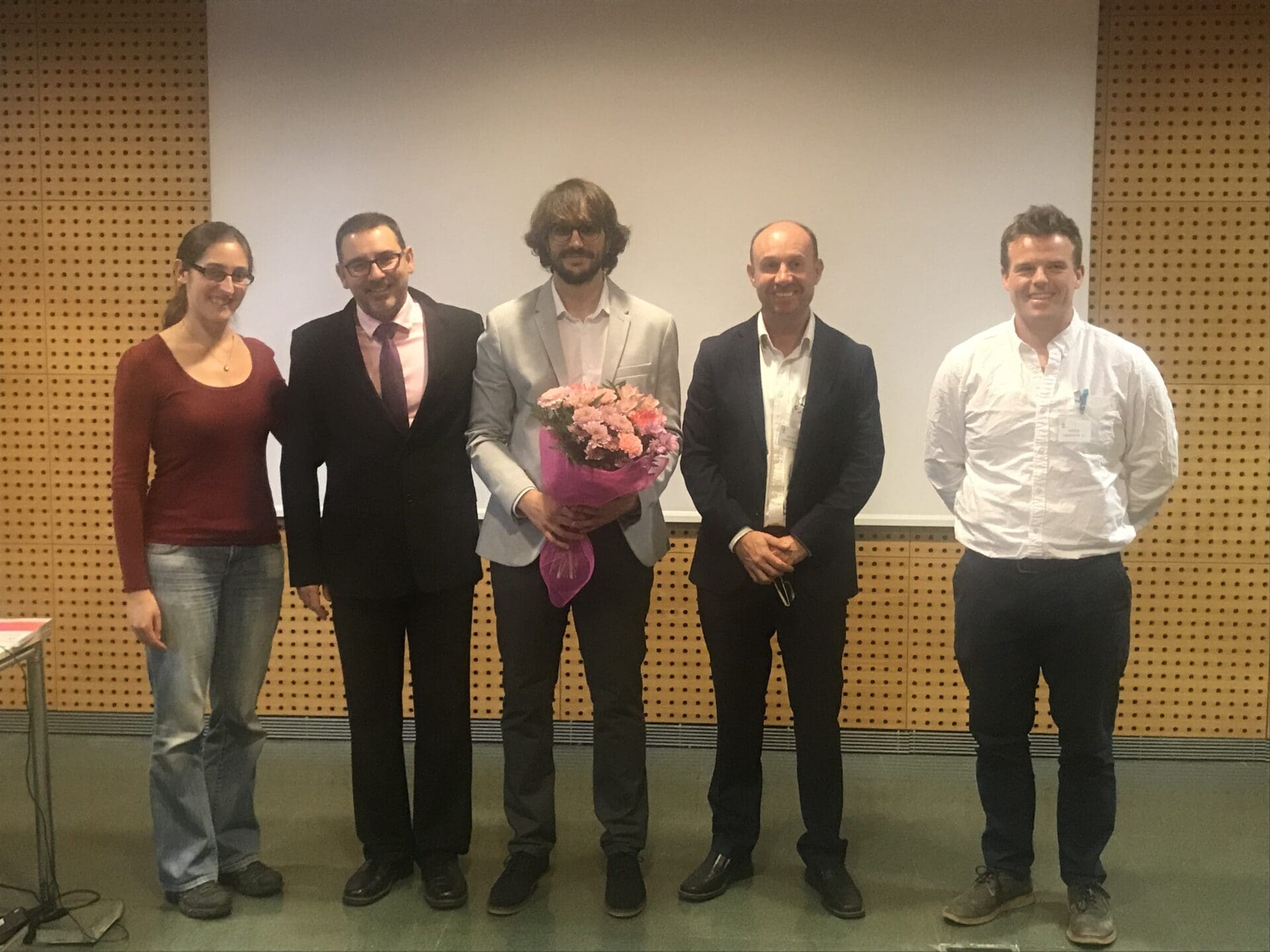 Dr. Jiménez with the members of the evaluation committee and his thesis supervisor