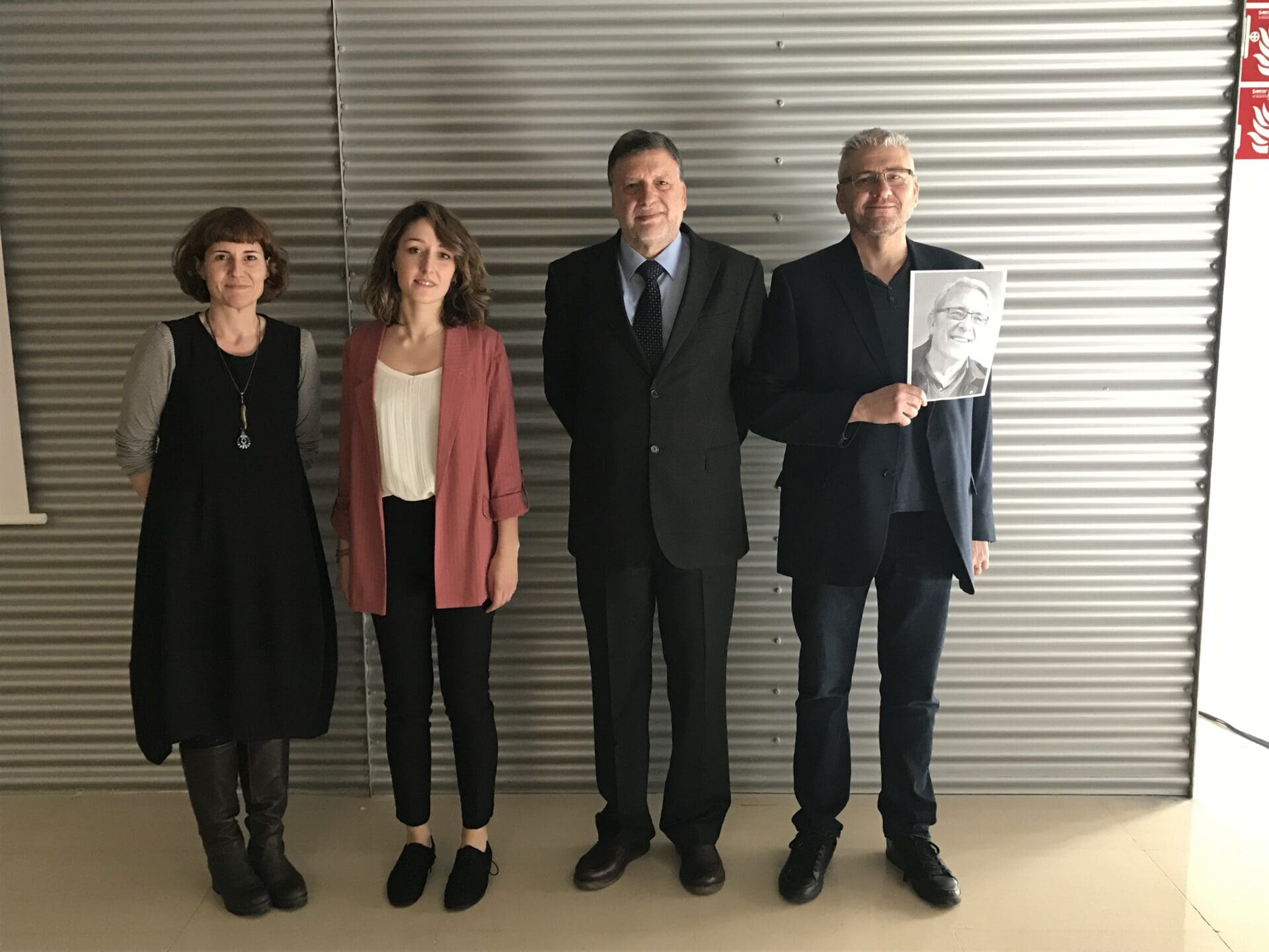 Dr. Moneo with the members of the evaluation committee and her thesis supervisor