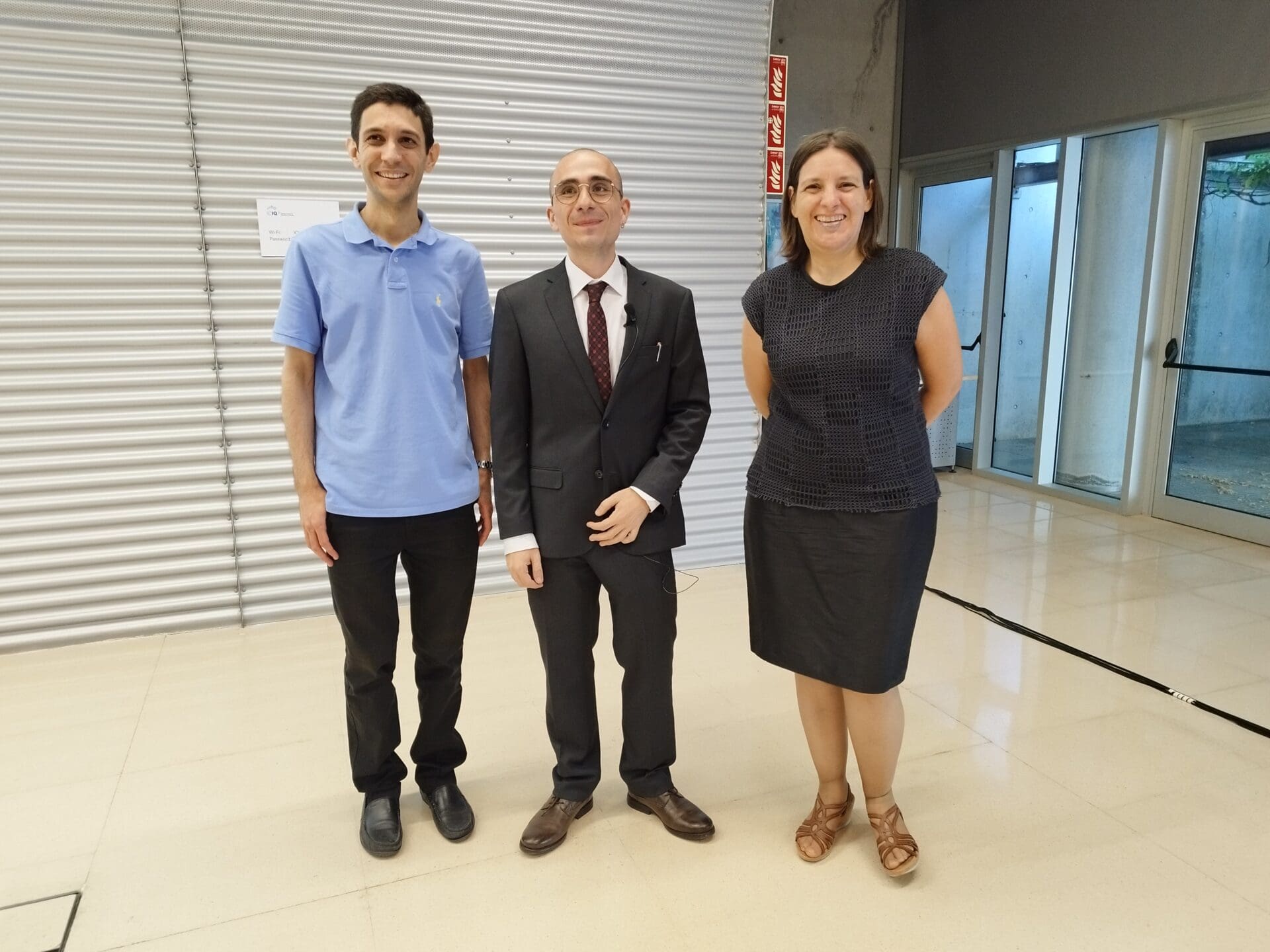 Dr. García with the members of the evaluation committee.